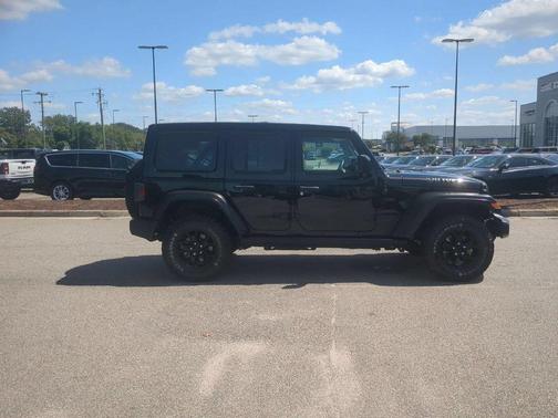 Black Clearcoat 2022 Jeep Wrangler Unlimited Sport