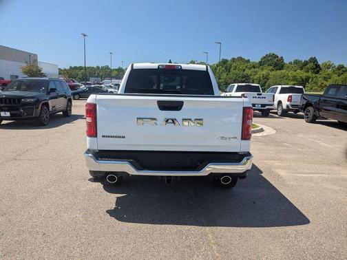 Bright White Clearcoat 2026 RAM 1500 Big Horn/Lone Star
