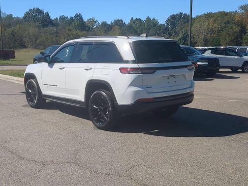 Bright White Clearcoat 2026 Jeep Grand Cherokee Limited