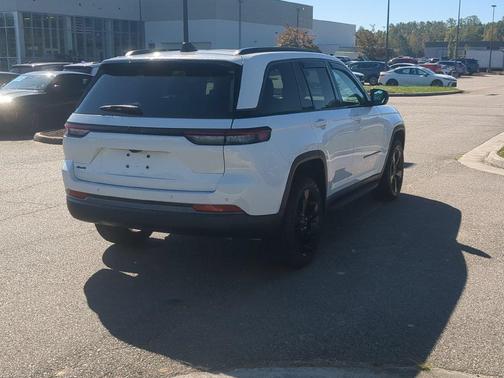Bright White Clearcoat 2026 Jeep Grand Cherokee Limited