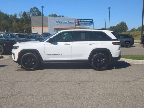 Bright White Clearcoat 2026 Jeep Grand Cherokee Limited