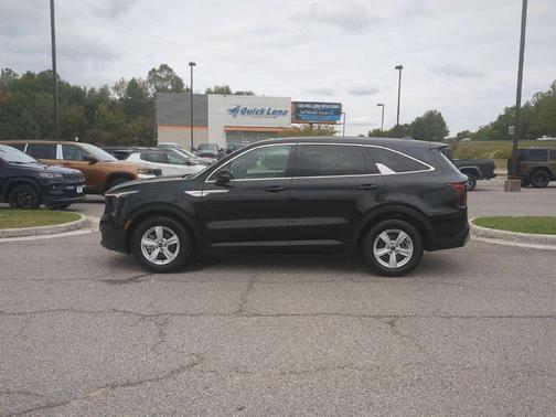 Ebony Black 2025 Kia Sorento LX