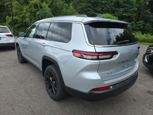 Silver Zynith 2023 Jeep Grand Cherokee L Limited