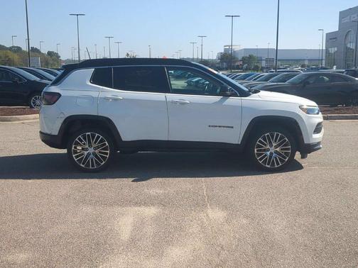 Bright White Clearcoat 2022 Jeep Compass Limited