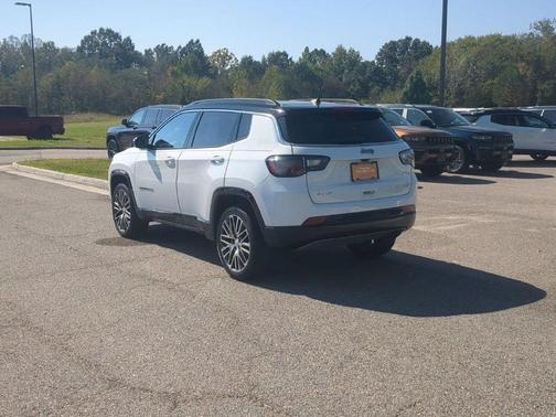 Bright White Clearcoat 2022 Jeep Compass Limited