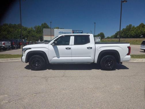 White 2022 Toyota Tundra SR