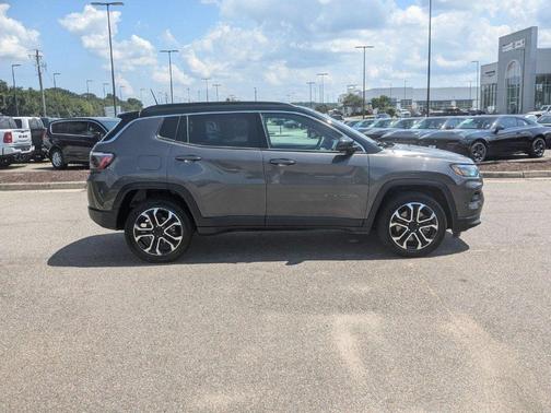 Granite Crystal Clearcoat Metallic 2023 Jeep Compass Limited