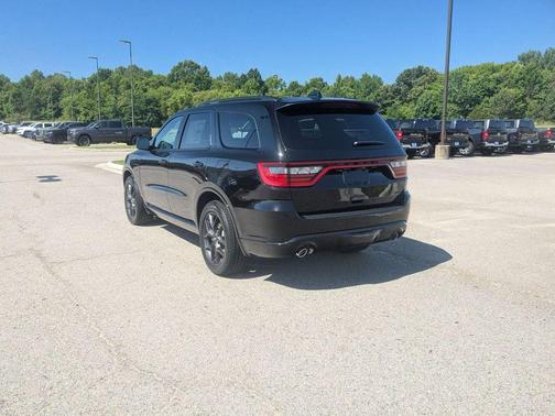 DB Black Crystal Clearcoat 2026 Dodge Durango GT Plus HEMI V8