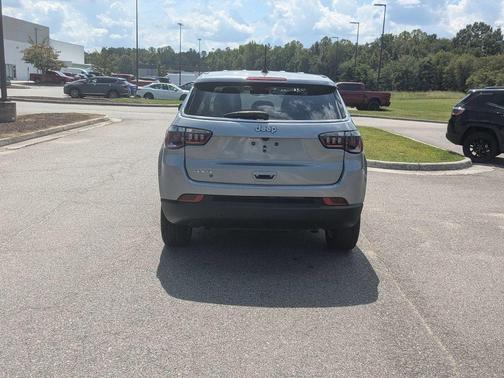 Silver Zynith 2024 Jeep Compass Sport