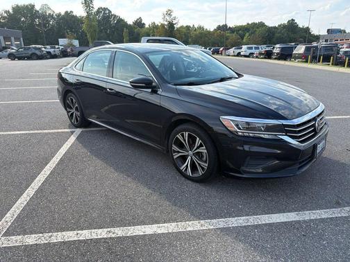 Deep Black Pearl Effect 2022 Volkswagen Passat 2.0T SE