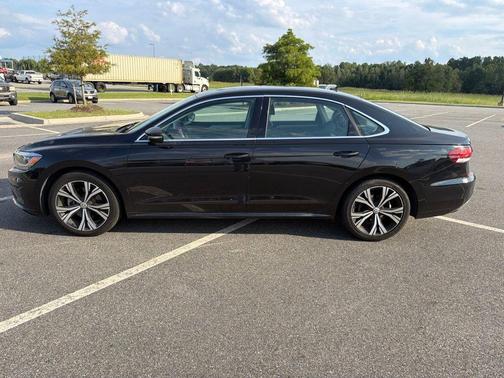 Deep Black Pearl Effect 2022 Volkswagen Passat 2.0T SE