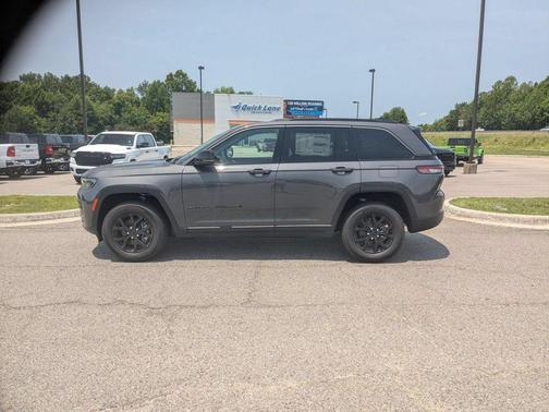 Metallic 2026 Jeep Grand Cherokee Laredo