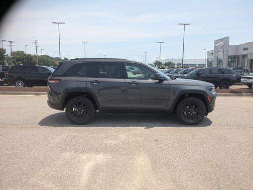 Metallic 2026 Jeep Grand Cherokee Laredo
