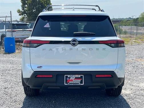 2025 Nissan Pathfinder SV