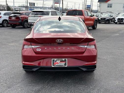 2023 Hyundai ELANTRA SEL