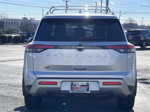 2024 Nissan Pathfinder SL
