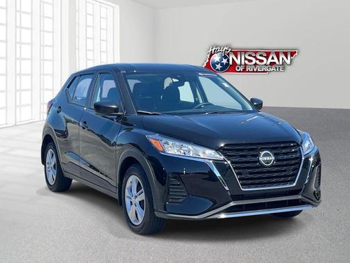 Super Black 2025 Nissan Kicks Play S