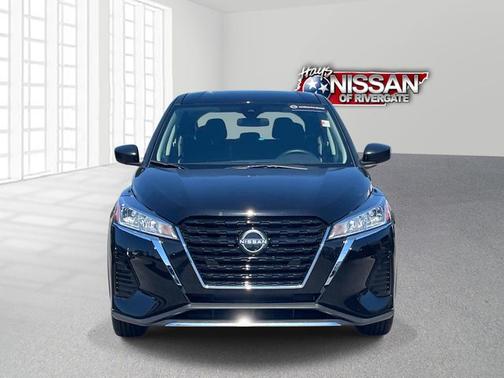 Super Black 2025 Nissan Kicks Play S