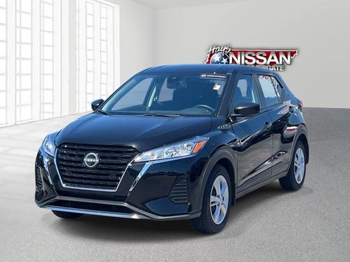 Super Black 2025 Nissan Kicks Play S