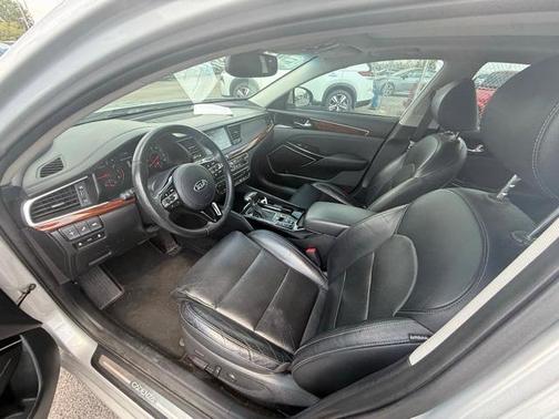 2017 Kia Cadenza Technology