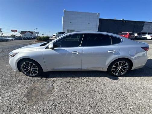 2017 Kia Cadenza Technology