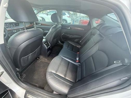 2017 Kia Cadenza Technology