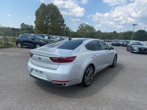 2017 Kia Cadenza Technology