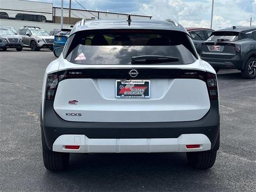2025 Nissan Kicks SV