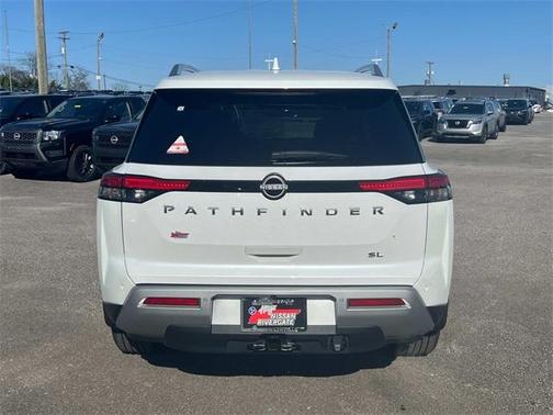 2025 Nissan Pathfinder SL
