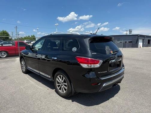 2016 Nissan Pathfinder SL