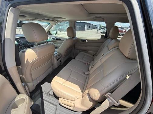 2016 Nissan Pathfinder SL