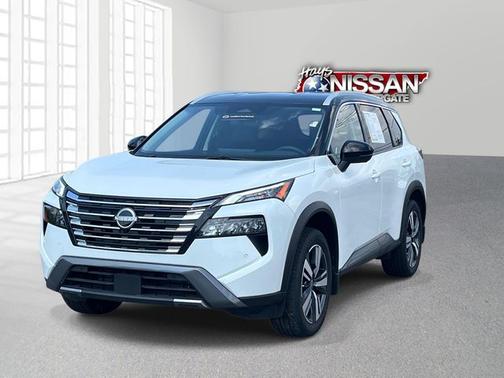 White / Black 2025 Nissan Rogue SL