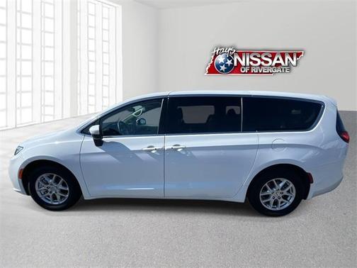 2023 Chrysler Pacifica Touring-L