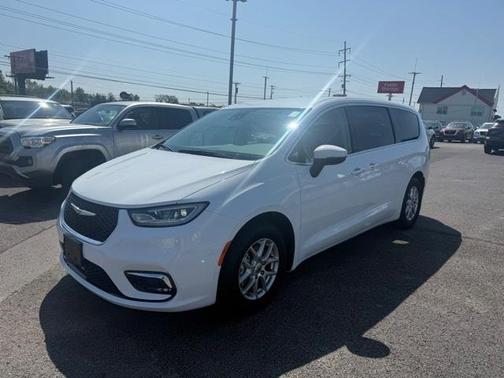 2023 Chrysler Pacifica Touring-L