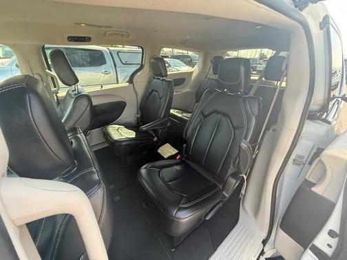 2023 Chrysler Pacifica Touring-L