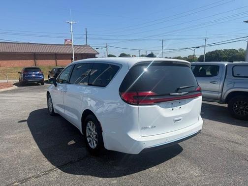 2023 Chrysler Pacifica Touring-L