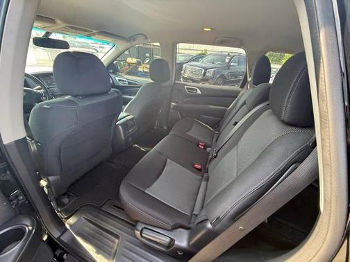 2018 Nissan Pathfinder SV