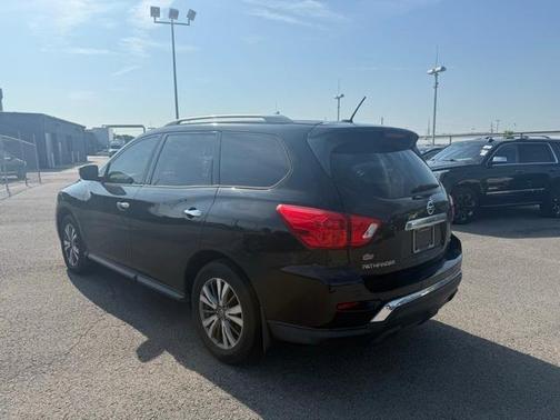 2018 Nissan Pathfinder SV