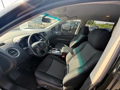 2018 Nissan Pathfinder SV