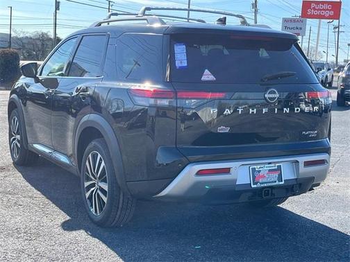 2025 Nissan Pathfinder Platinum