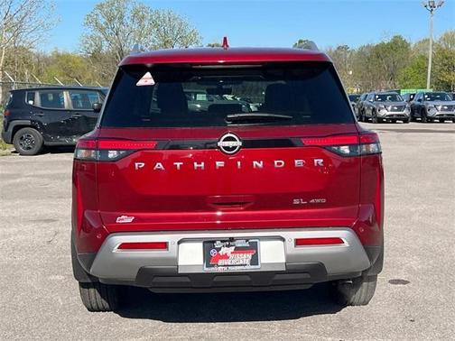 2025 Nissan Pathfinder SL