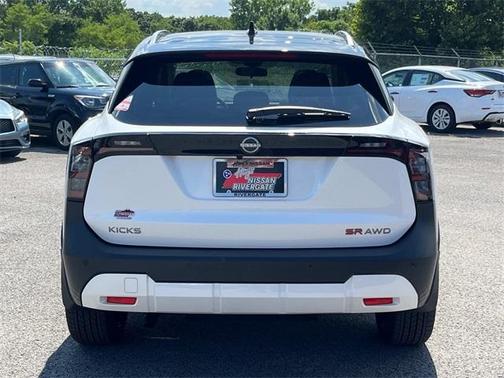 2025 Nissan Kicks SR