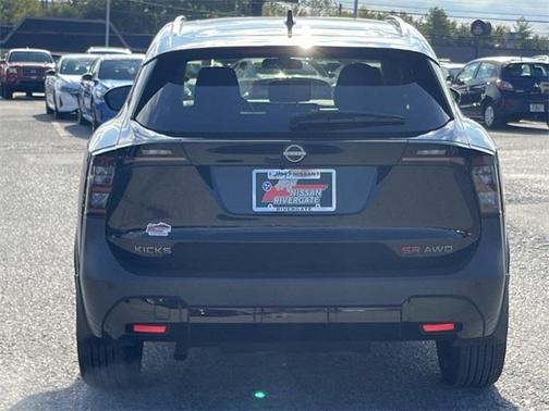 2025 Nissan Kicks SR