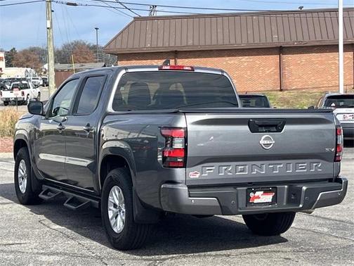 2024 Nissan Frontier SV