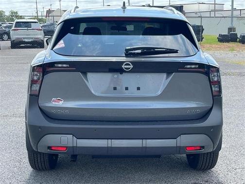 2025 Nissan Kicks SV