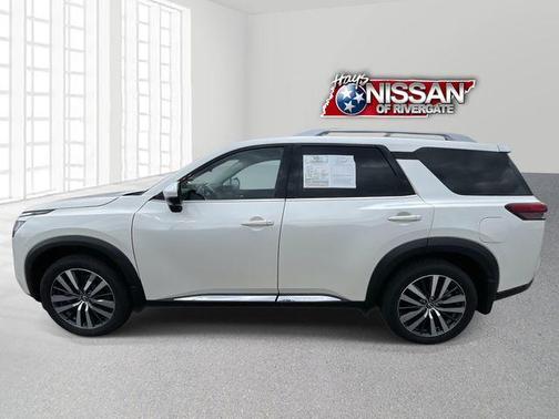 2022 Nissan Pathfinder Platinum