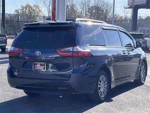 2020 Toyota Sienna XLE Premium
