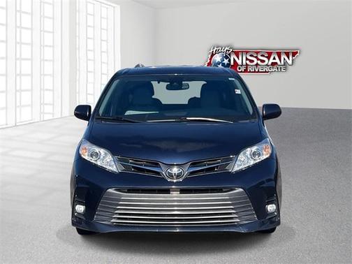 2020 Toyota Sienna XLE Premium