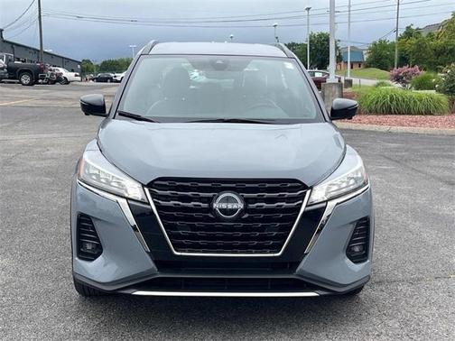 2022 Nissan Kicks SR