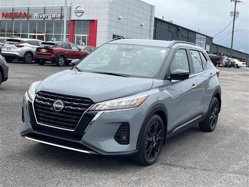 2022 Nissan Kicks SR